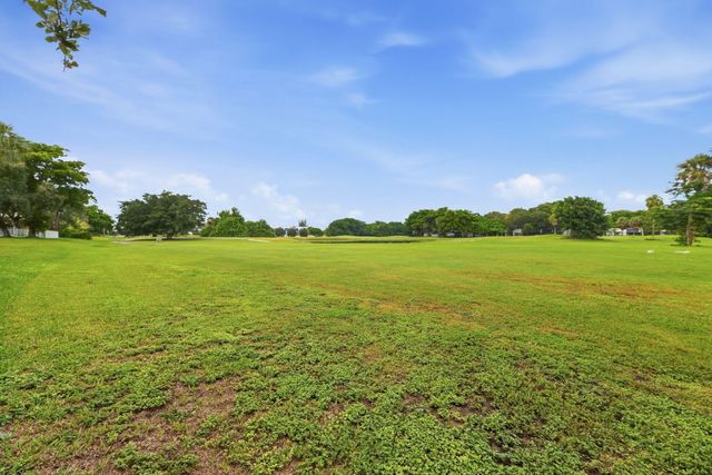 9823 N Grand Duke Circle, Tamarac, FL 33321