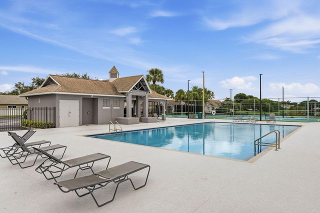 9823 N Grand Duke Circle, Tamarac, FL 33321