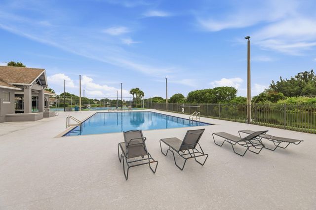 9823 N Grand Duke Circle, Tamarac, FL 33321