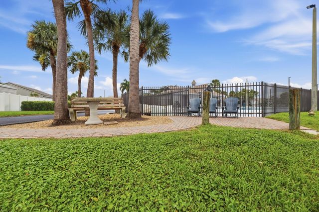 9823 N Grand Duke Circle, Tamarac, FL 33321