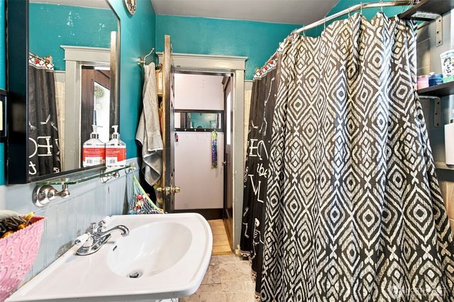 303 S Hartford Avenue, Bremerton, WA 98312