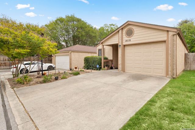 1410 Giselle Ln, San Antonio, TX 78232