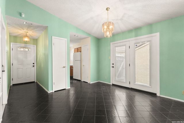 1410 Giselle Ln, San Antonio, TX 78232