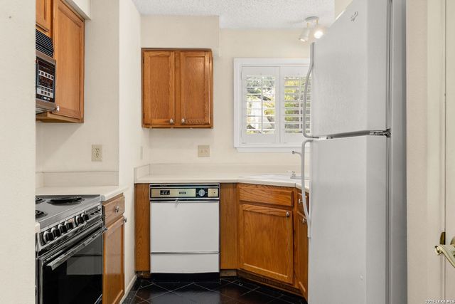 1410 Giselle Ln, San Antonio, TX 78232