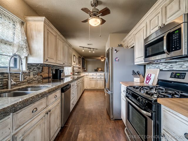 16430 S 97th East Place, Bixby, OK 74008