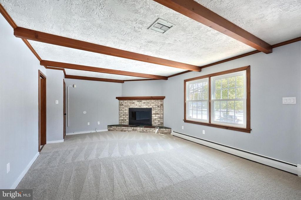 Image 10 of property listing at 1156 DETWILER DR, York, PA 17404