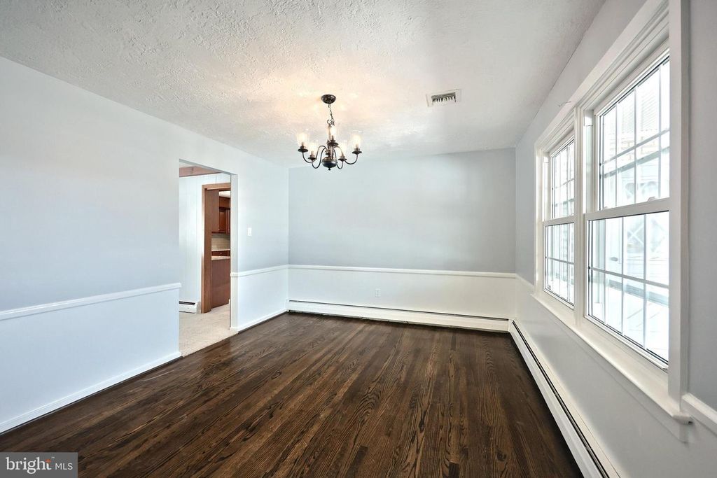 Image 13 of property listing at 1156 DETWILER DR, York, PA 17404