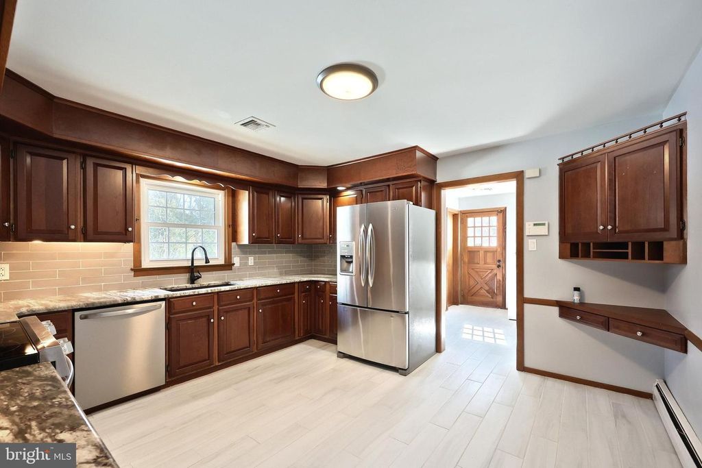 Image 14 of property listing at 1156 DETWILER DR, York, PA 17404