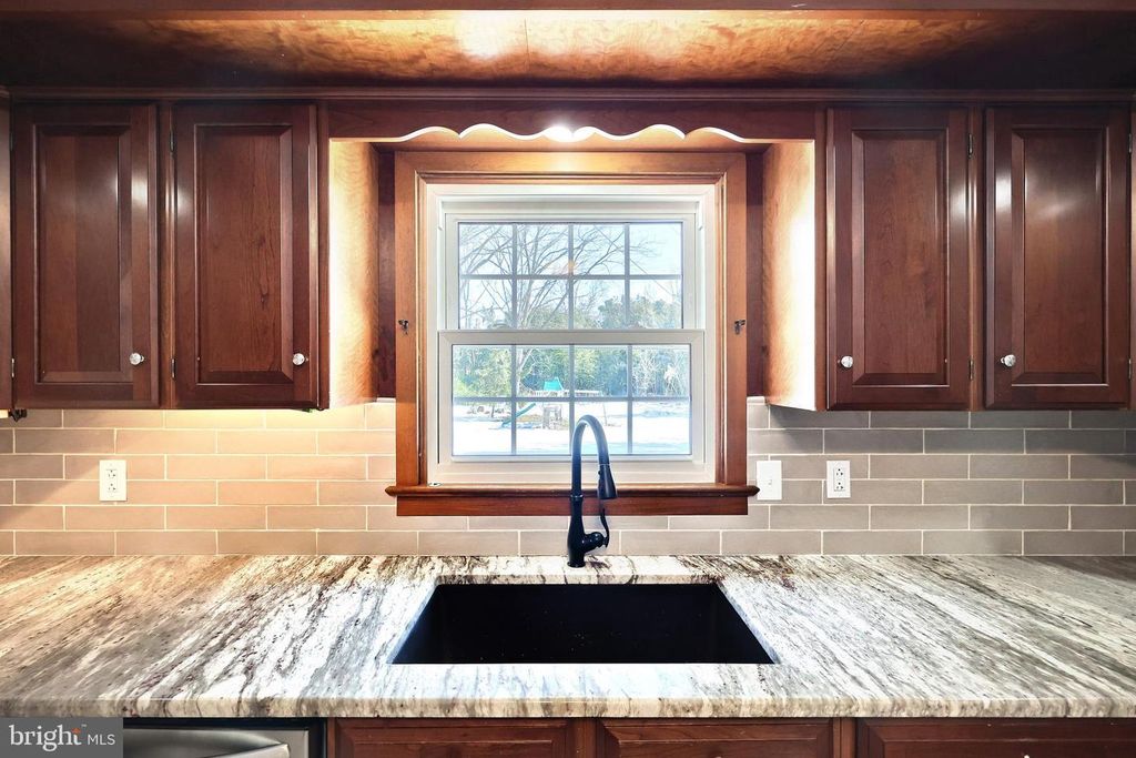 Image 16 of property listing at 1156 DETWILER DR, York, PA 17404