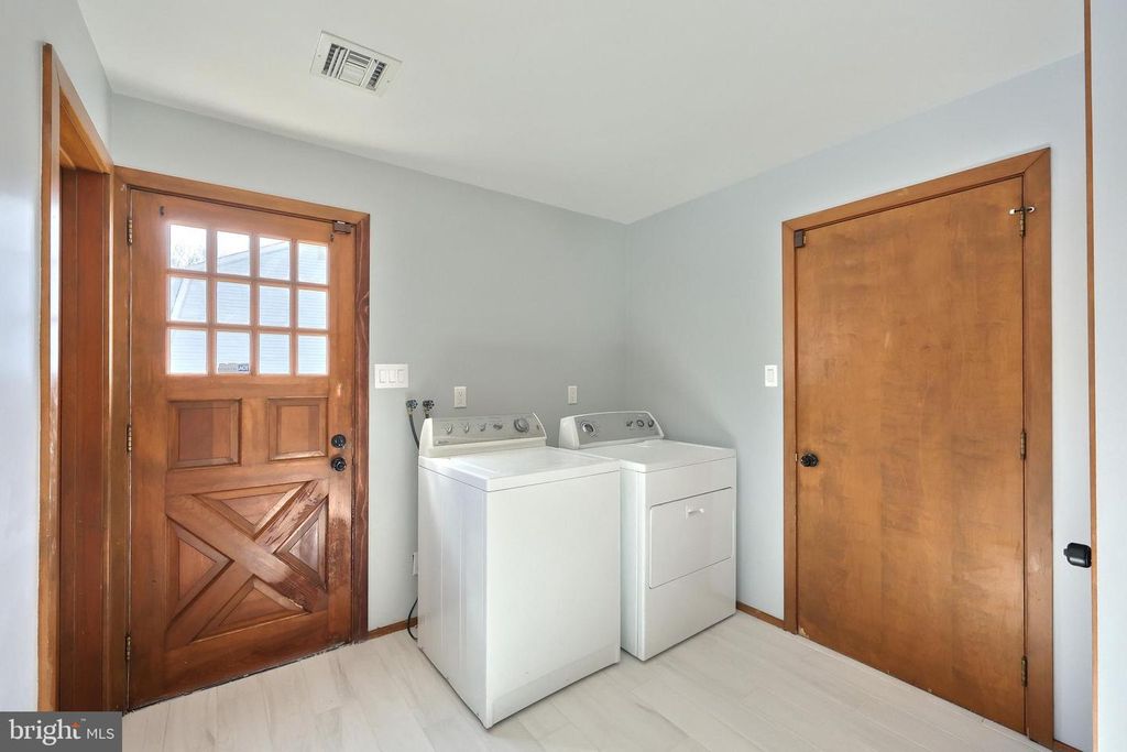 Image 18 of property listing at 1156 DETWILER DR, York, PA 17404