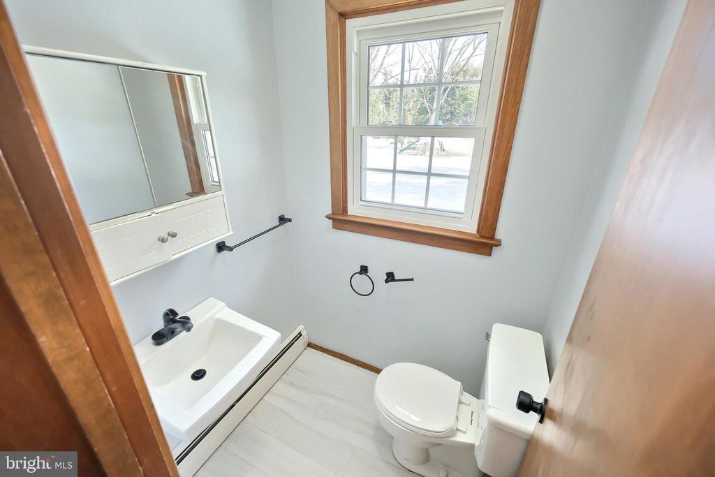 Image 19 of property listing at 1156 DETWILER DR, York, PA 17404