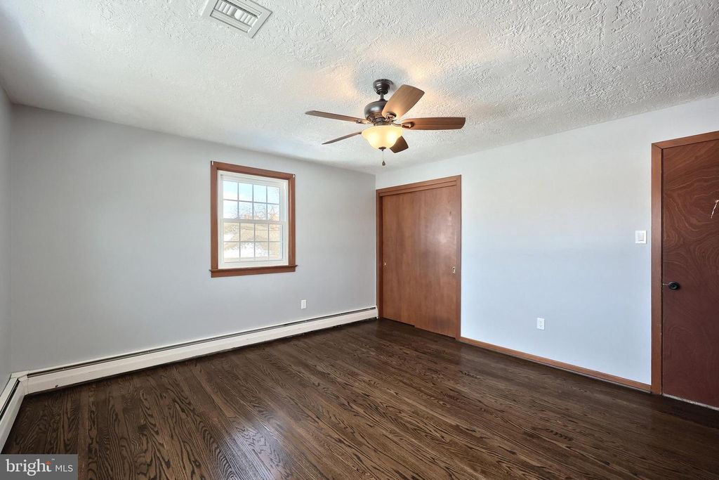 Image 21 of property listing at 1156 DETWILER DR, York, PA 17404