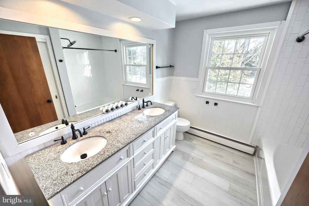 Image 27 of property listing at 1156 DETWILER DR, York, PA 17404