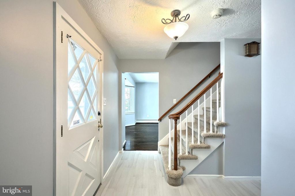 Image 6 of property listing at 1156 DETWILER DR, York, PA 17404