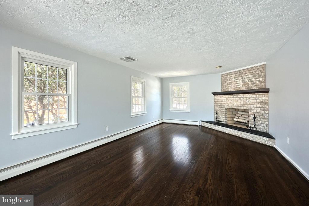 Image 7 of property listing at 1156 DETWILER DR, York, PA 17404