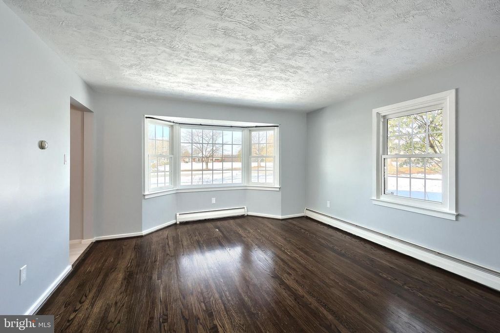 Image 8 of property listing at 1156 DETWILER DR, York, PA 17404