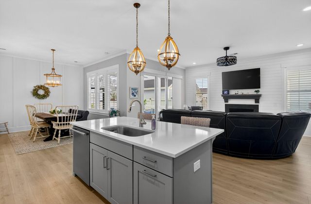 679 Blueway Avenue, Summerville, SC 29486