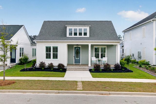 679 Blueway Avenue, Summerville, SC 29486