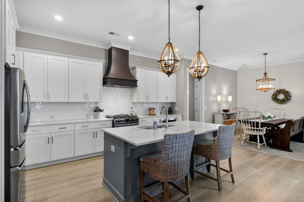 679 Blueway Avenue, Summerville, SC 29486
