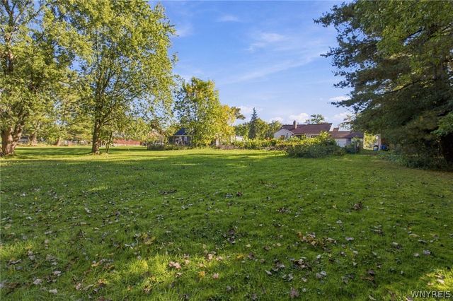 148 Hopkins Road, Amherst, NY 14221