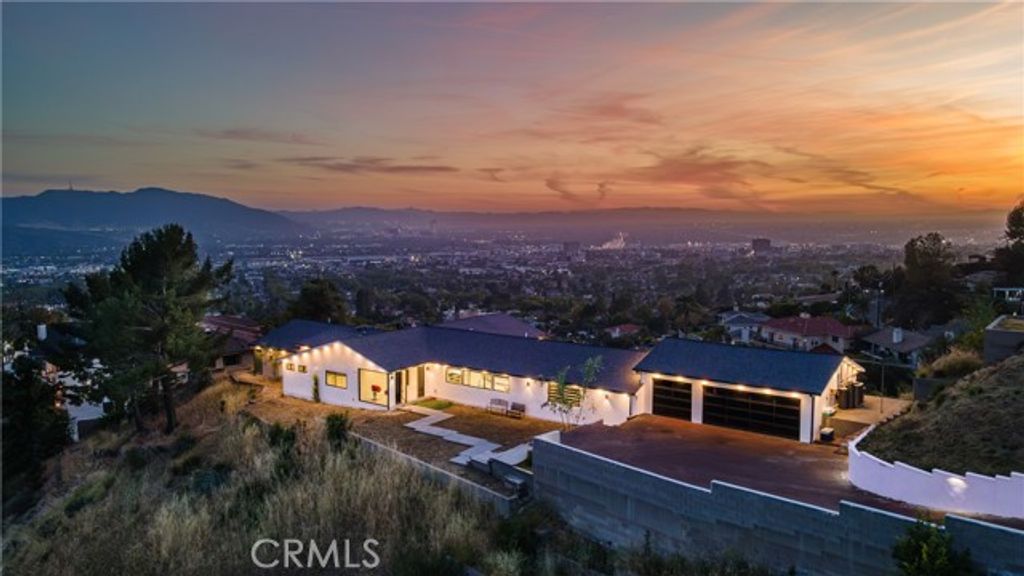 1001 Via Alta, Burbank, CA 91501