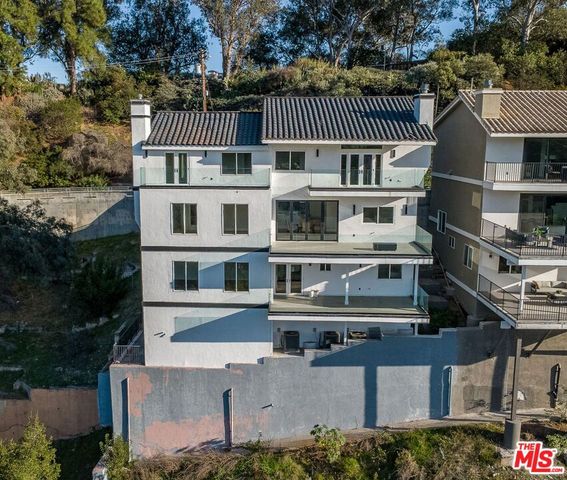 8041 Bulwer Drive, Los Angeles, CA 90046