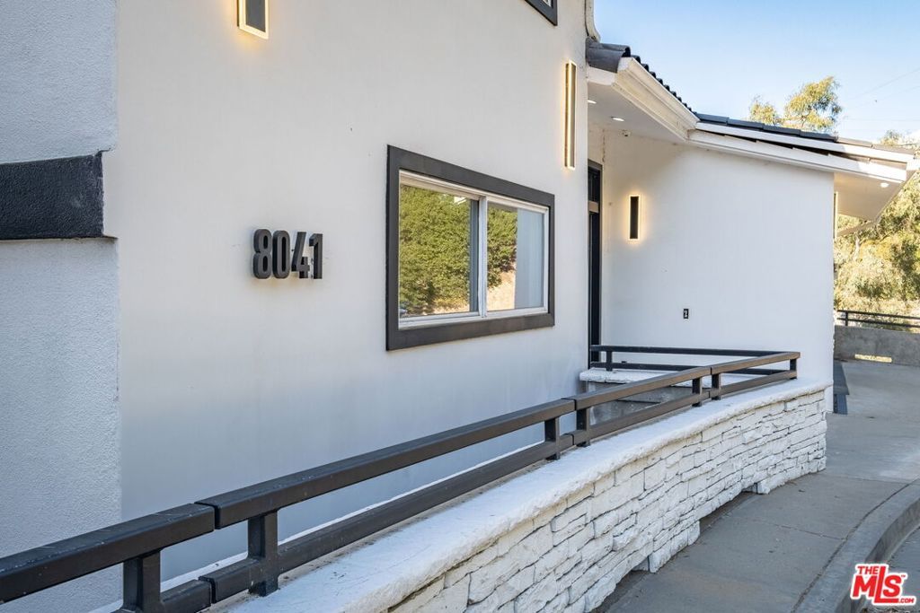 8041 Bulwer Drive, Los Angeles, CA 90046 — photo 2