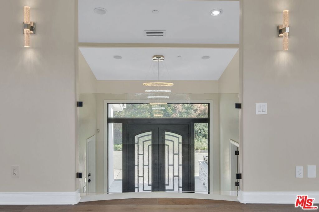 8041 Bulwer Drive, Los Angeles, CA 90046 — photo 4