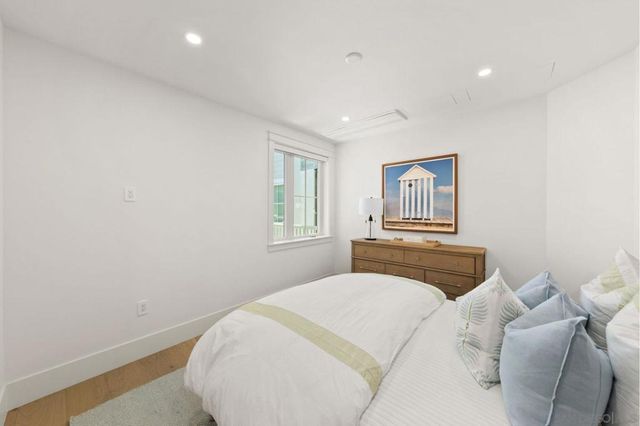 747 Orange Ave 202, Coronado, CA 92118