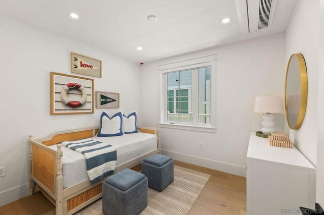 747 Orange Ave 202, Coronado, CA 92118