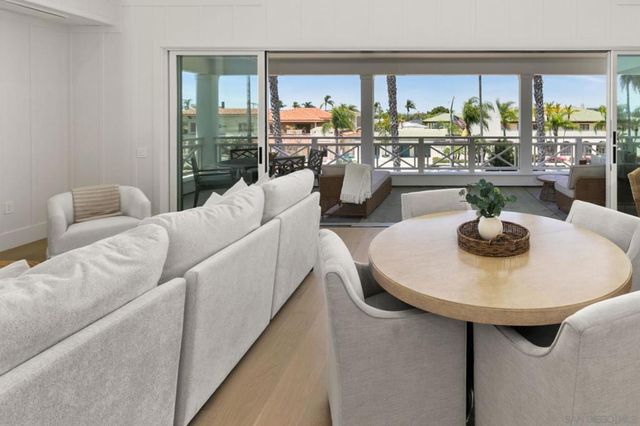 747 Orange Ave 202, Coronado, CA 92118
