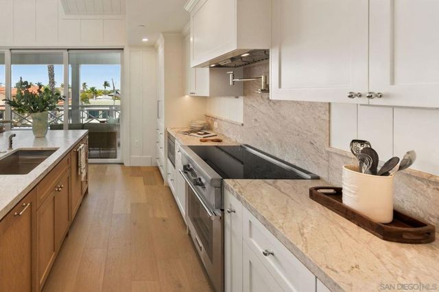 747 Orange Ave 202, Coronado, CA 92118