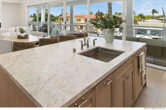 747 Orange Ave 202, Coronado, CA 92118