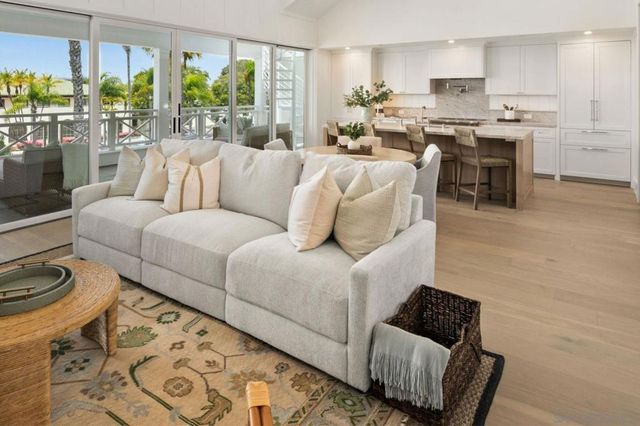747 Orange Ave 202, Coronado, CA 92118