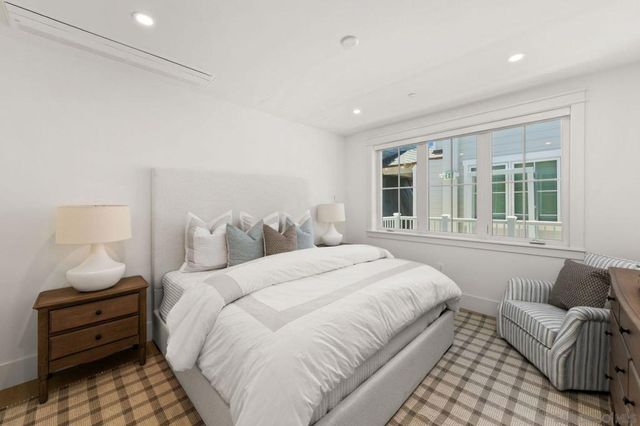 747 Orange Ave 202, Coronado, CA 92118