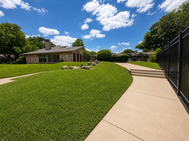 7512 Woodthrush Drive 20, Dallas, TX 75230