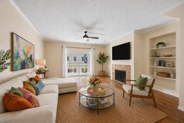 1035 Fountain View Drive, Houston, TX 77057