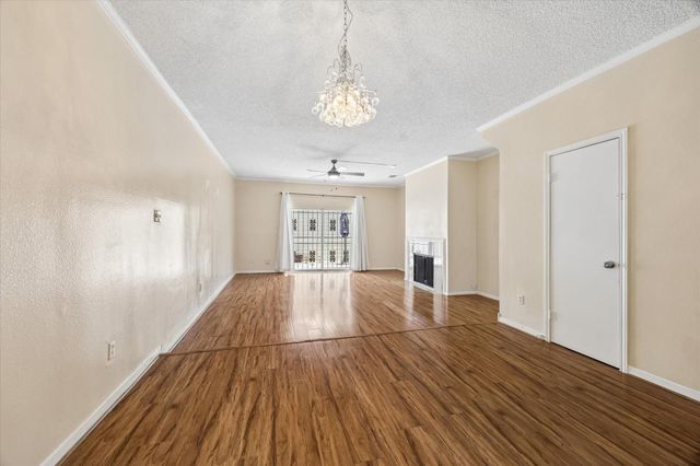 1035 Fountain View Drive, Houston, TX 77057
