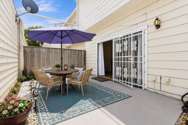 1035 Fountain View Drive, Houston, TX 77057