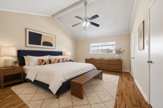 1035 Fountain View Drive, Houston, TX 77057