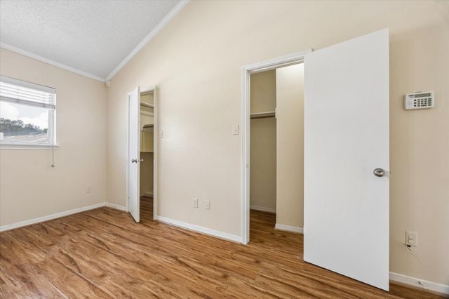 1035 Fountain View Drive, Houston, TX 77057