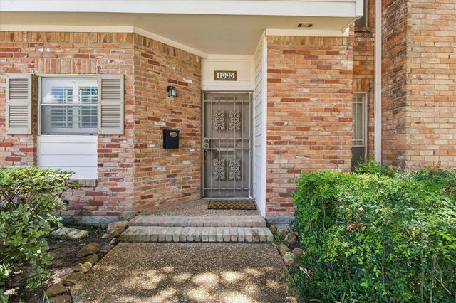 1035 Fountain View Drive, Houston, TX 77057