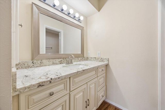 1035 Fountain View Drive, Houston, TX 77057