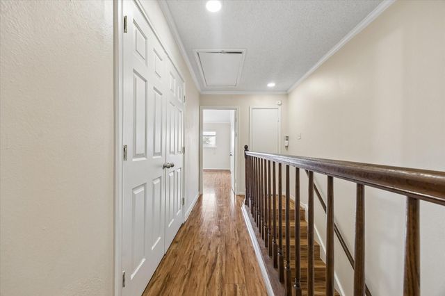 1035 Fountain View Drive, Houston, TX 77057