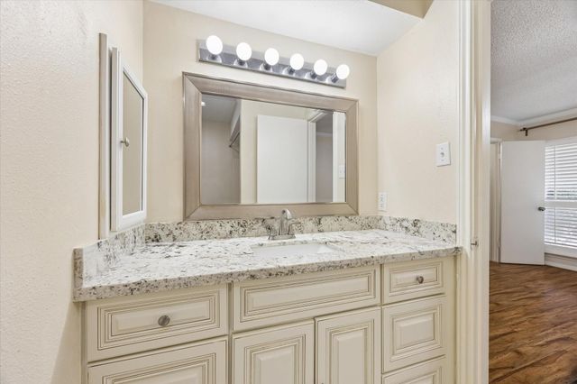 1035 Fountain View Drive, Houston, TX 77057