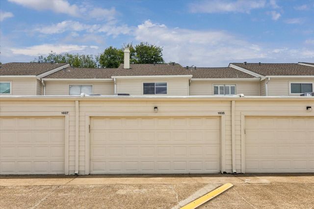 1035 Fountain View Drive, Houston, TX 77057