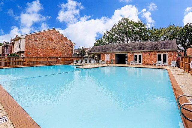 1035 Fountain View Drive, Houston, TX 77057