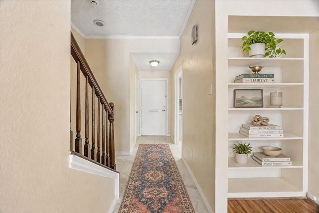 1035 Fountain View Drive, Houston, TX 77057
