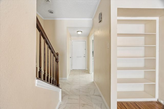 1035 Fountain View Drive, Houston, TX 77057