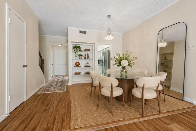 1035 Fountain View Drive, Houston, TX 77057